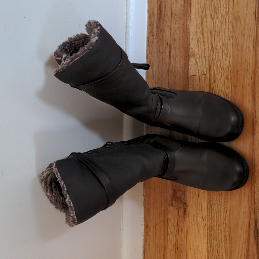 Tote boots